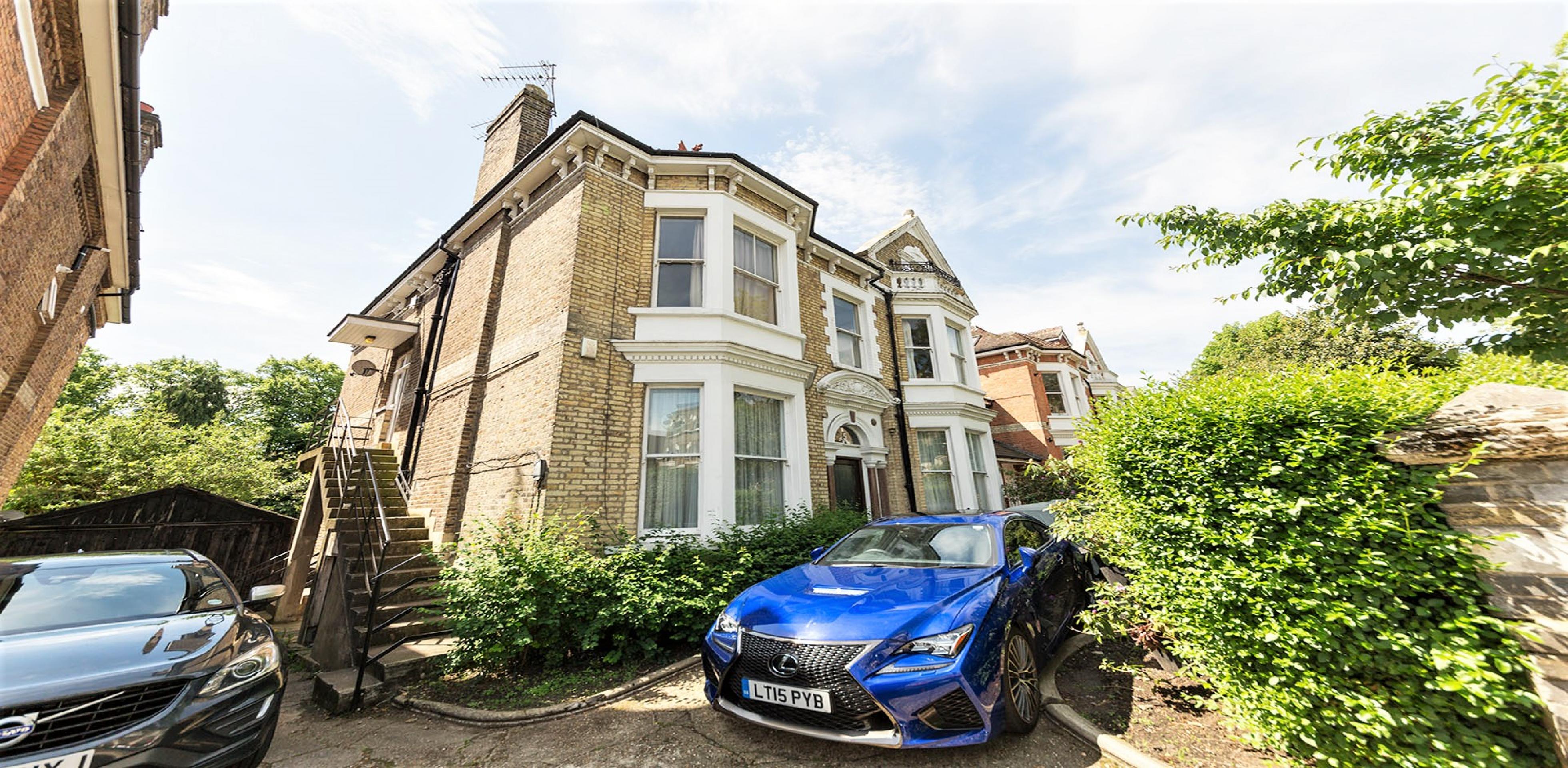 			3 Bedroom, 1 bath, 1 reception Flat			 Woodchurch Road, WEST HAMPSTEAD NW6